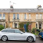 Spacious House - 2 Double Rooms - Street Parking - Garden