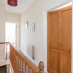 Spacious House - 2 Double Rooms - Street Parking - Garden
