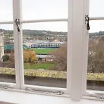 Spectacular Views, 1 Bed Central Bath Apartment
