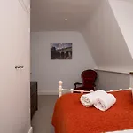 Pass The Keys Centrally Located 3 Bed Townhouse With Garden