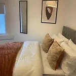12 Lorne Road By Mia Living Stylish & Modern 2 Bedroom Property
