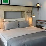 Walcot Apartment