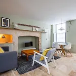 Walcot Apartment