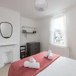 Fabulous House - Only 10 Minutes Walk To Roman Baths