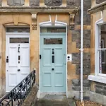 Fabulous House - Only 10 Minutes Walk To Roman Baths