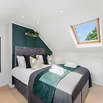 Boutique 4 Bed - Parking And Garden