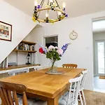 Pure B - Welcoming Bath City 3 Bed House Free Parking & Wifi