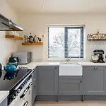 Fabulous House In Bath W/Parking