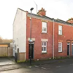 Two Bed House With Free Parking, Near Train St.