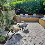 Two Bed House With Free Parking, Near Train St.