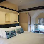 Tranquil House In Bath Centre