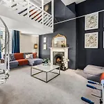 200 Year Old Georgian House In Central Bath