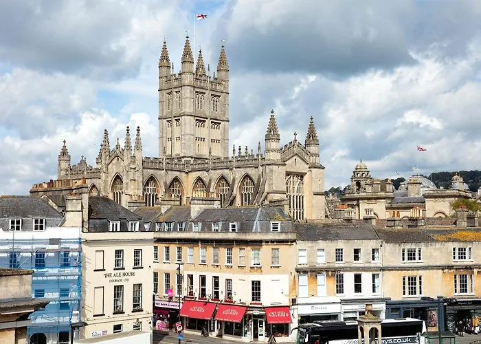 Stunning Spacious Central Apartment Near Parade Gardens