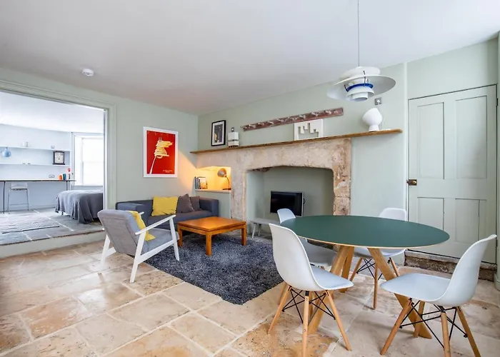 Walcot Apartment