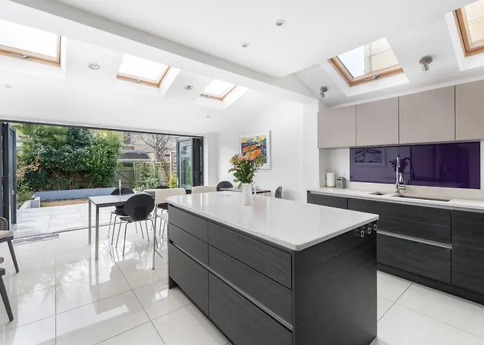 Fabulous House - Only 10 Minutes Walk To Roman Baths