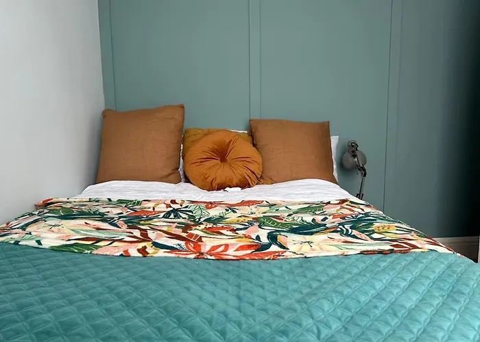 Bath Accommodation, Near City With Free Parking And High Speed Wi-Fi