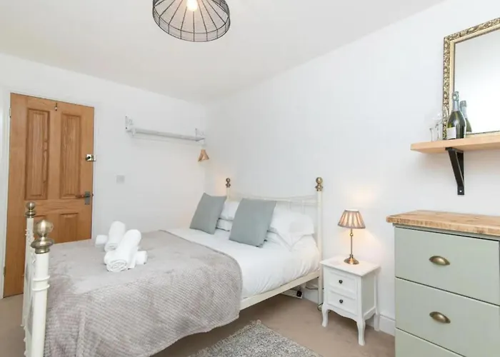 Pass The Keys Cosy 1 Bed Studio In Central Bath