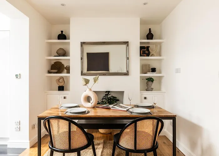 The Broadway Bath - 2 Bedrooms With Parking, Central Bath