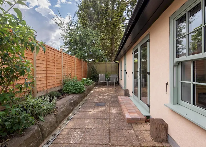 Pass The Keys Charming Garden Cottage With Parking