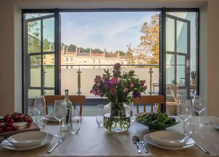 Bright Open Plan Living - Bath - Free Parking