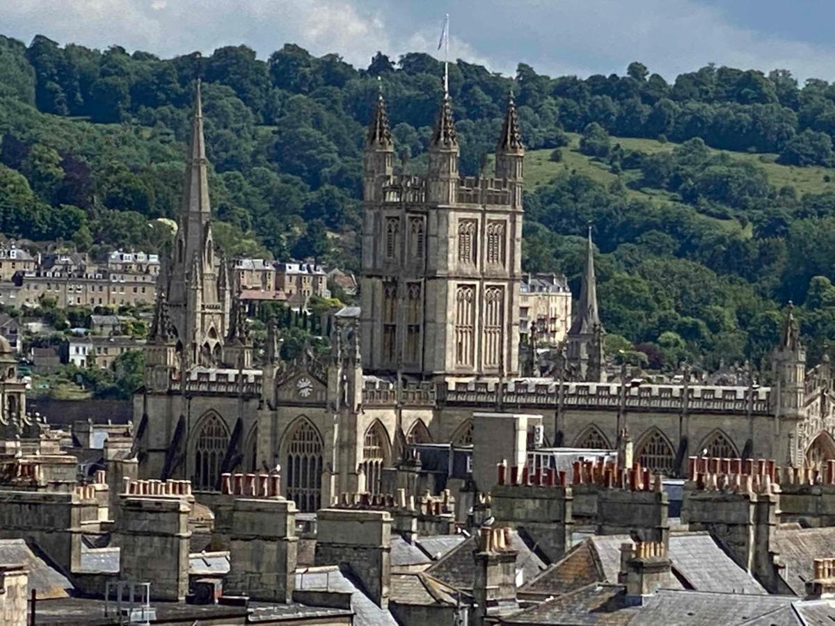 Bath Roof Terrace Apartment, City Centre, Sleeps Up To 8 Bath