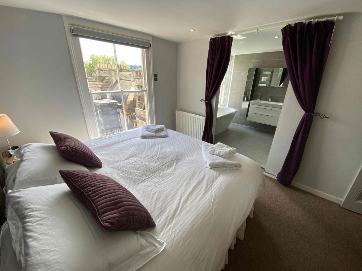 Bath Roof Terrace Apartment, City Centre, Sleeps Up To 8 Bath