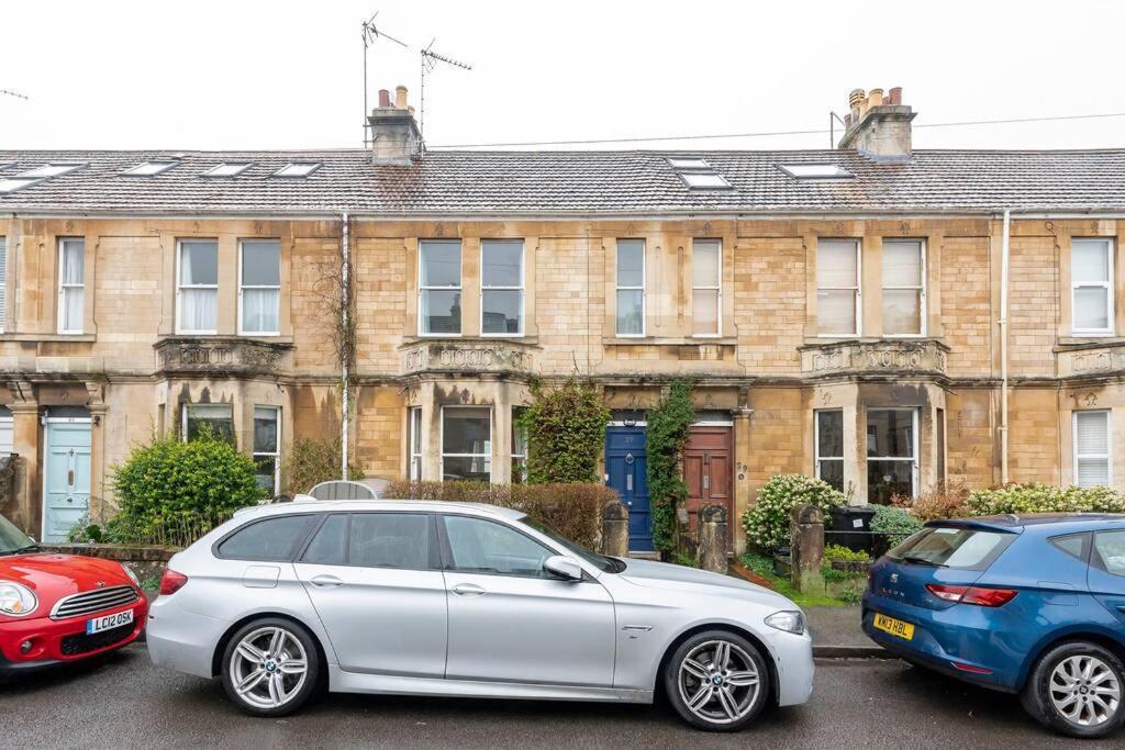 Spacious House - 2 Double - Street Parking - Garden Apartment