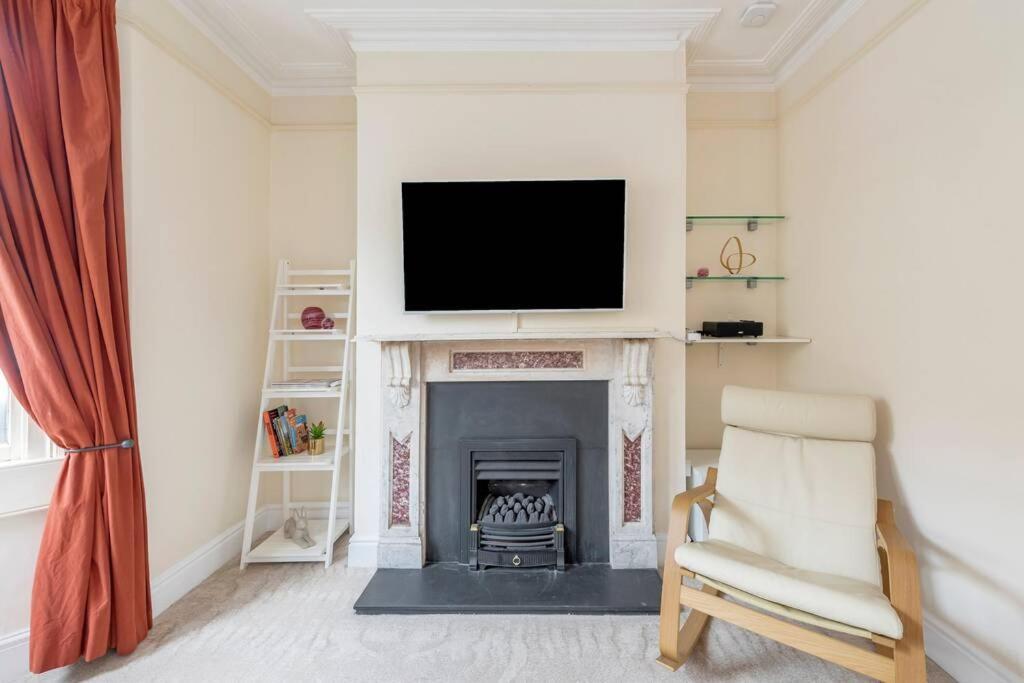 Apartment Spacious House - 2 Double - Street Parking - Garden Bath