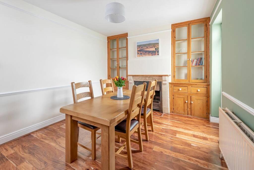 Apartment Spacious House - 2 Double - Street Parking - Garden *