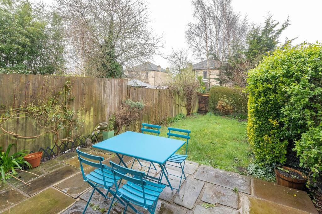 Apartment Spacious House - 2 Double - Street Parking - Garden *