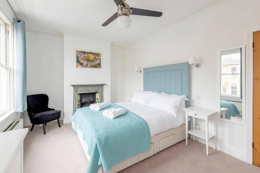 Spacious House - 2 Double - Street Parking - Garden Apartment