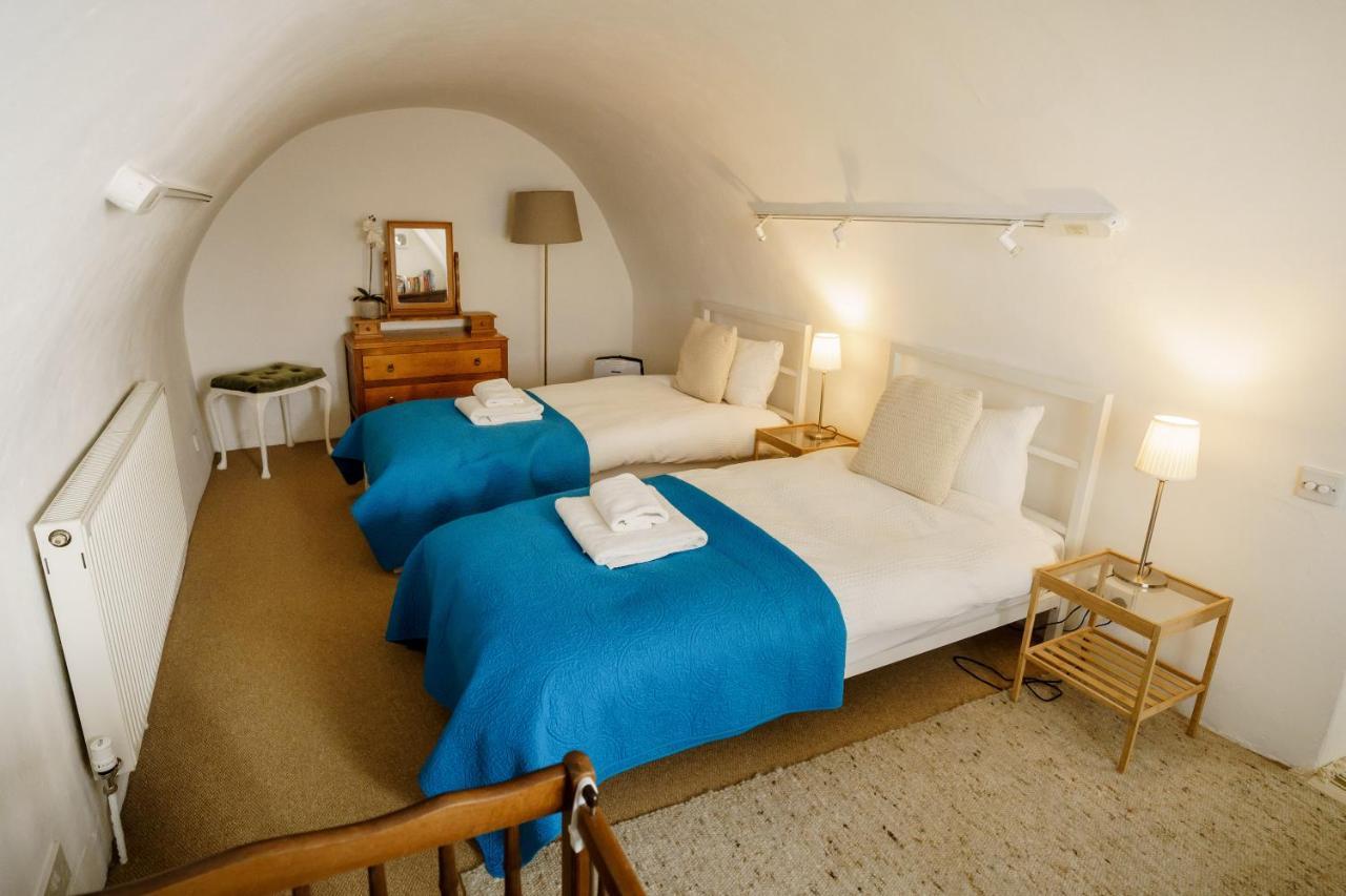 Central Courtyard Apartment