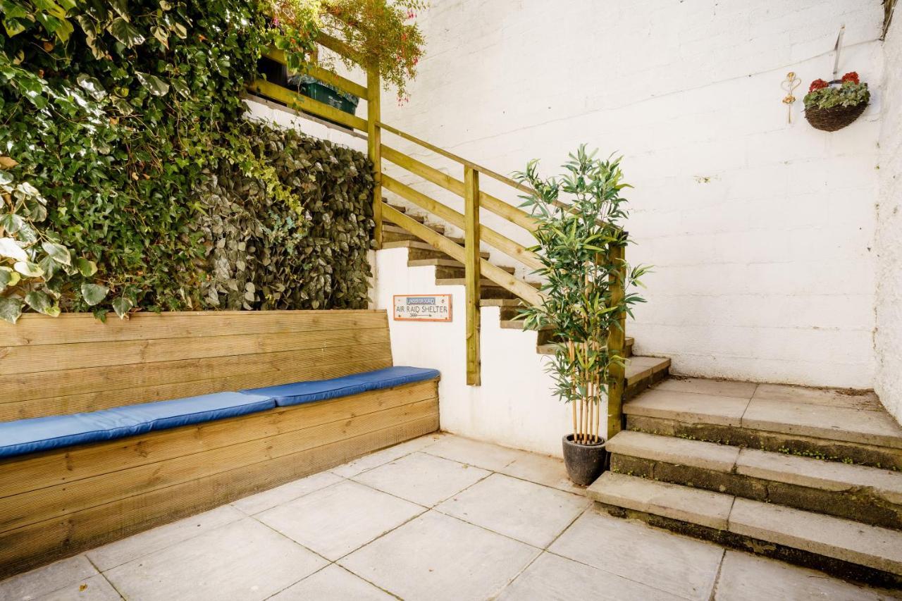 Central Courtyard Bath