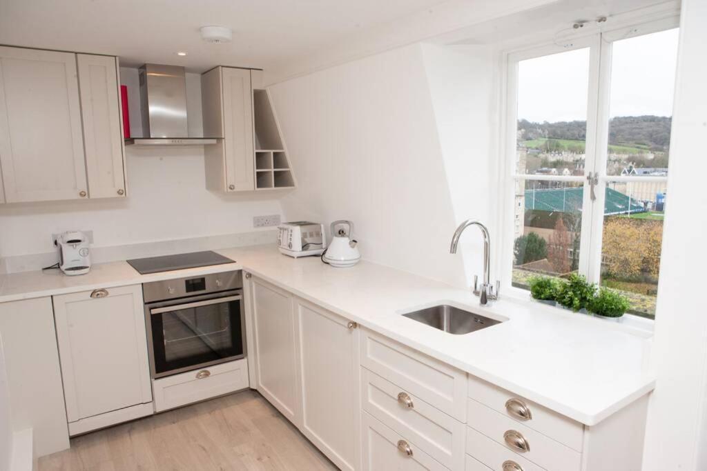 Spectacular Views, 1 Bed Apartment *