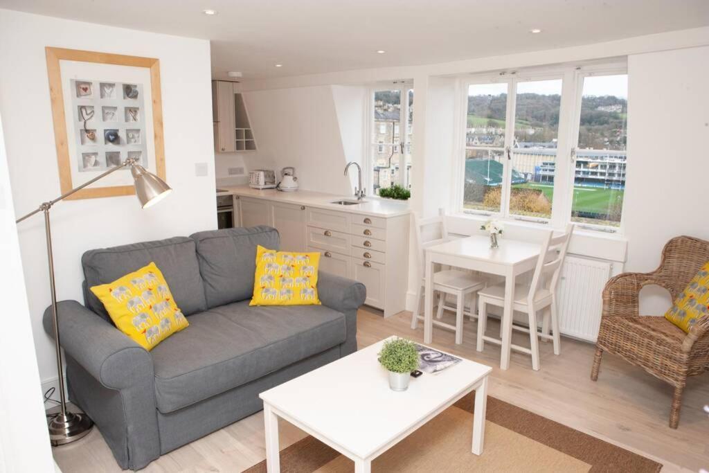 Spectacular Views, 1 Bed Apartment *