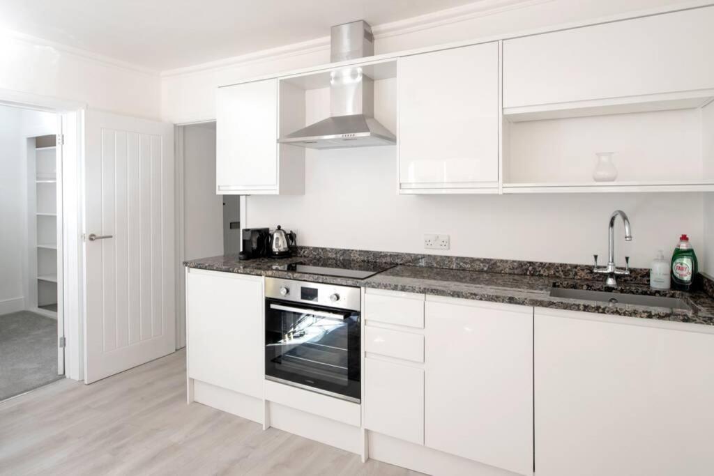 2 Bed Centre 1 Min From Abbey Apartment
