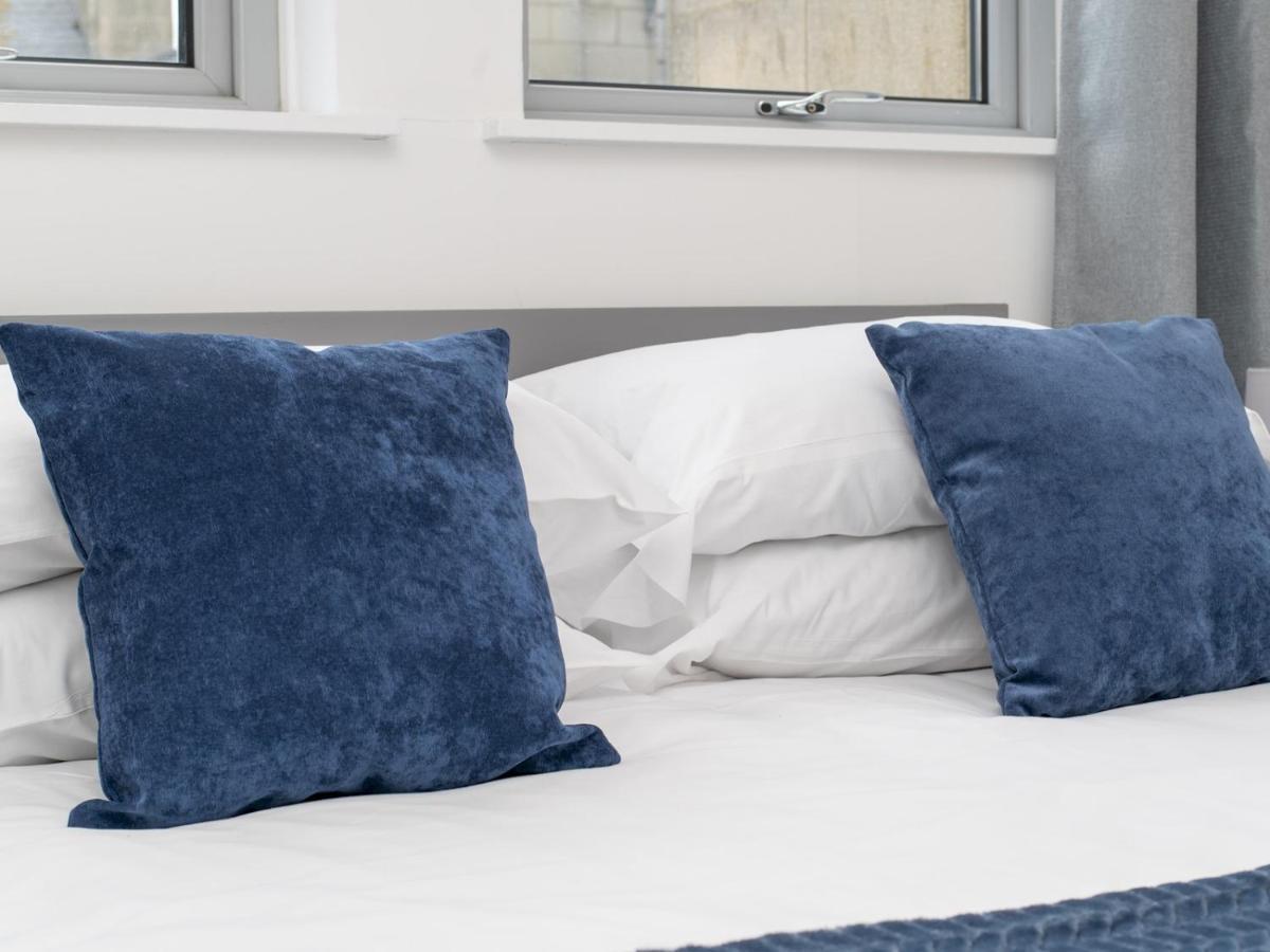 Pass The Keys Bright Modern One Bed - Centre Apartment Bath