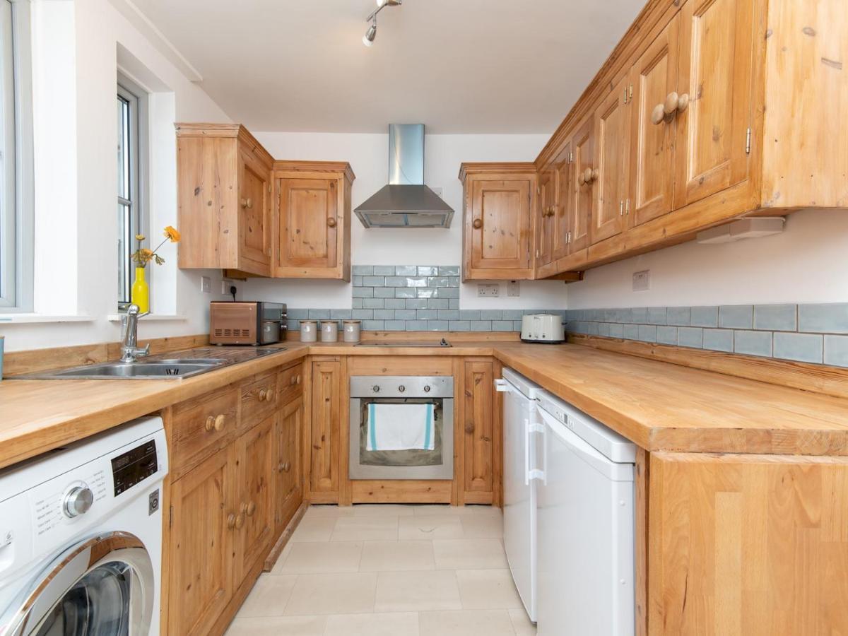 Pass The Keys Bright Modern One Bed - Centre Apartment Bath