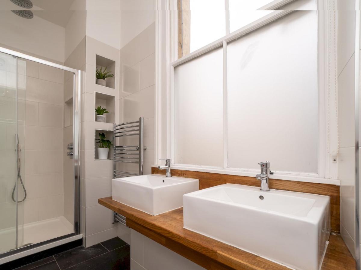Pass The Keys Centrally Located 3 Bed Townhouse With Garden Holiday home *