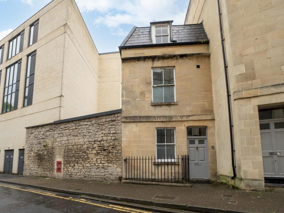 Pass The Keys Centrally Located 3 Bed Townhouse With Garden Holiday home Bath
