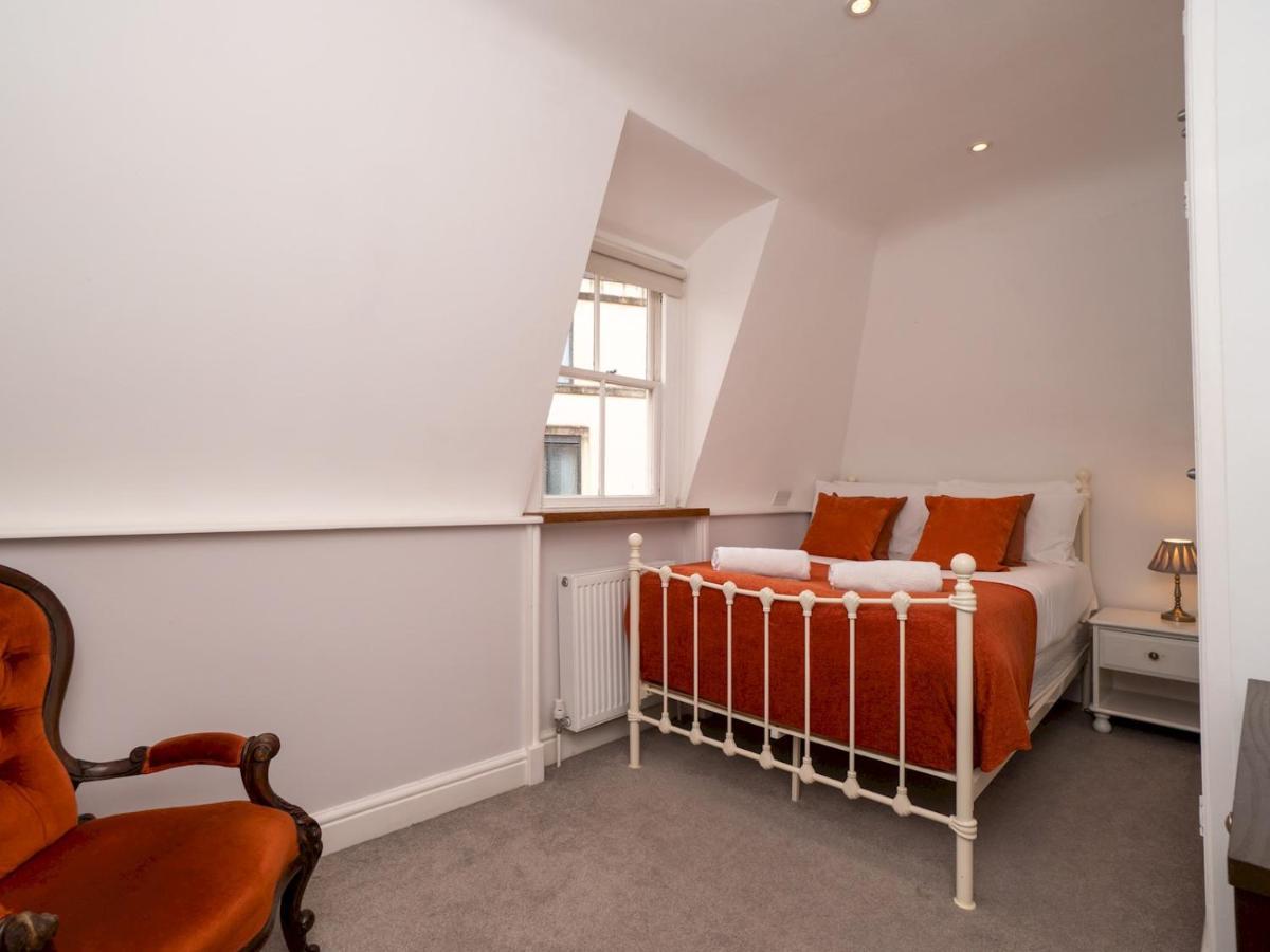 Pass The Keys Centrally Located 3 Bed Townhouse With Garden * Bath