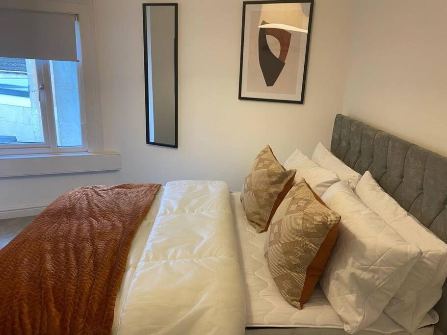 12 Lorne Road By Mia Living Stylish & Modern 2 Bedroom *