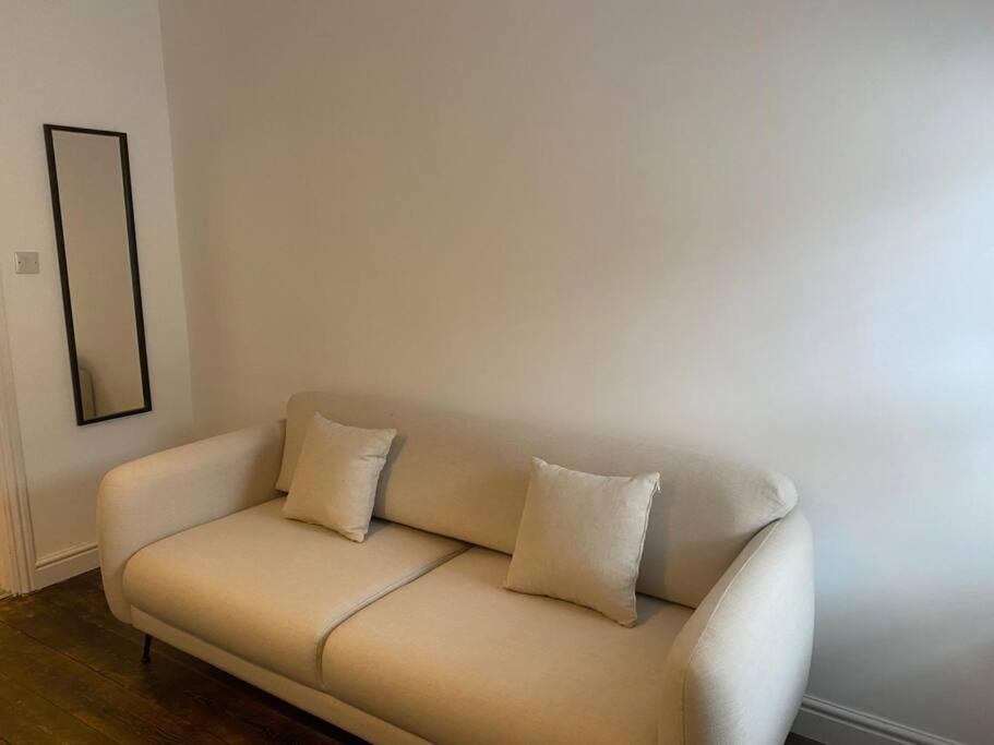 Apartment 12 Lorne Road By Mia Living Stylish & Modern 2 Bedroom Bath