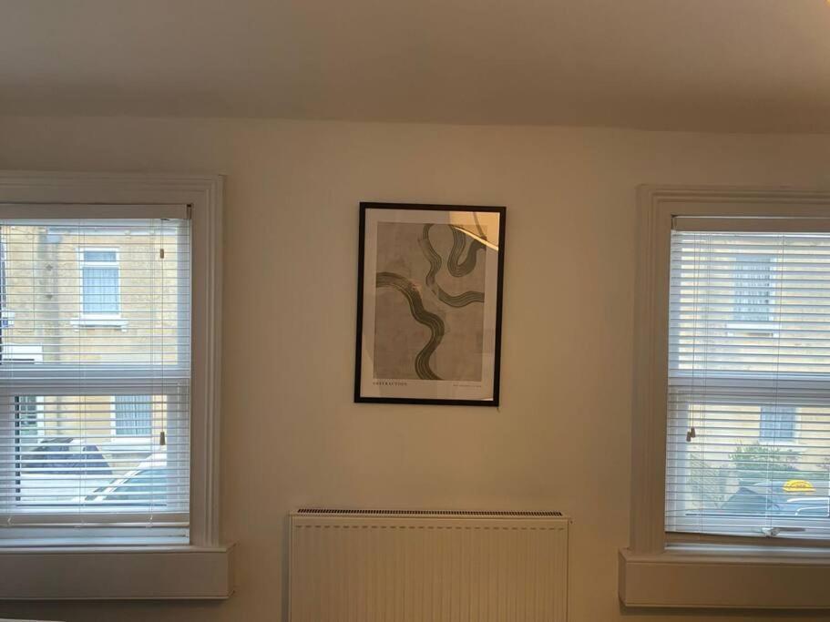 12 Lorne Road By Mia Living Stylish & Modern 2 Bedroom Apartment