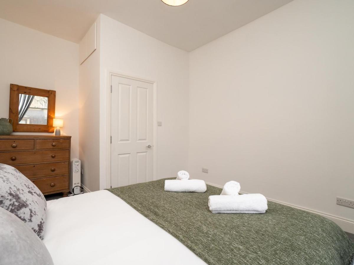 Pass The Keys Lovely 1-bed Close To Centre Apartment Bath