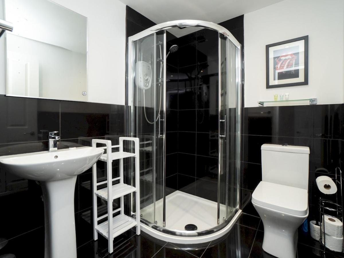 Pass The Keys Lovely 1-bed Close To Centre Apartment Bath
