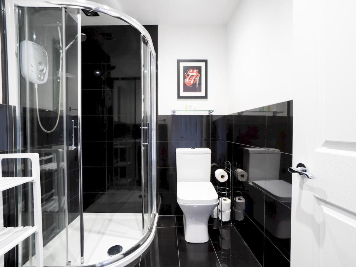 Pass The Keys Lovely 1-bed Close To Centre Apartment Bath