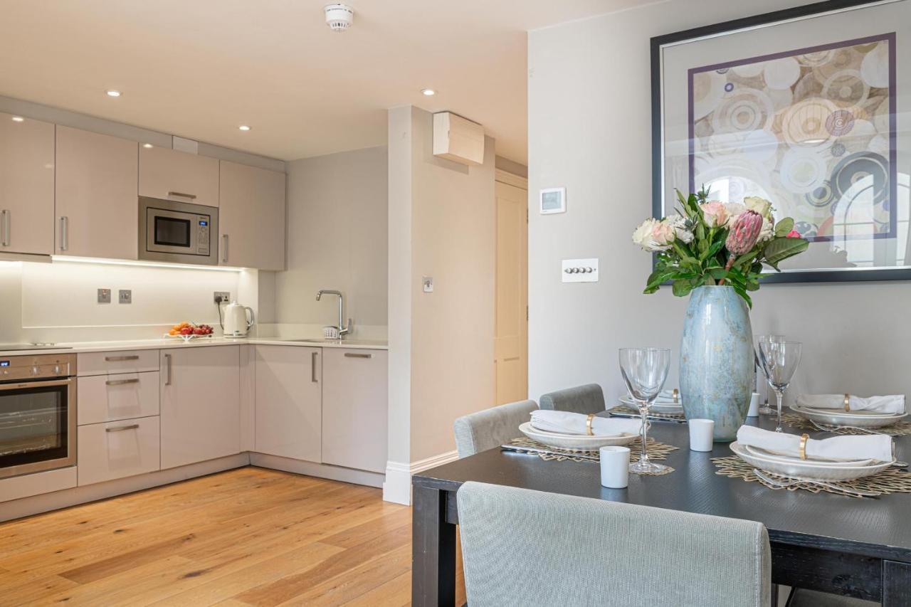 Circle Apartment