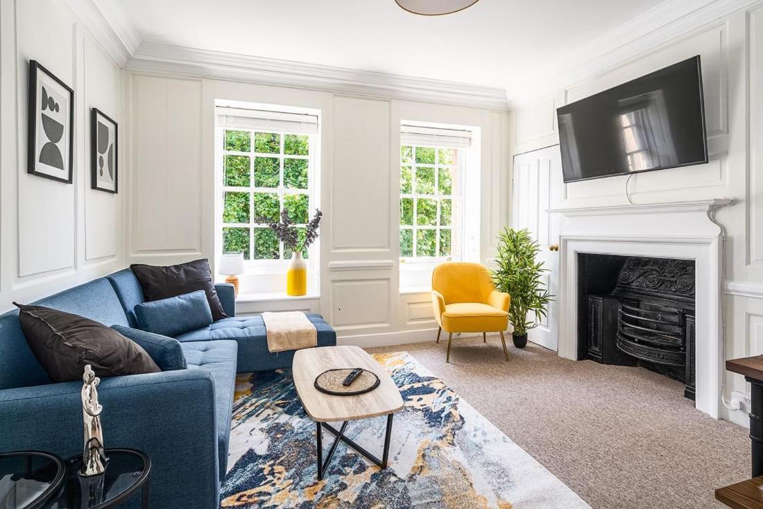 Stunning 3 Bedroom Period Centre *