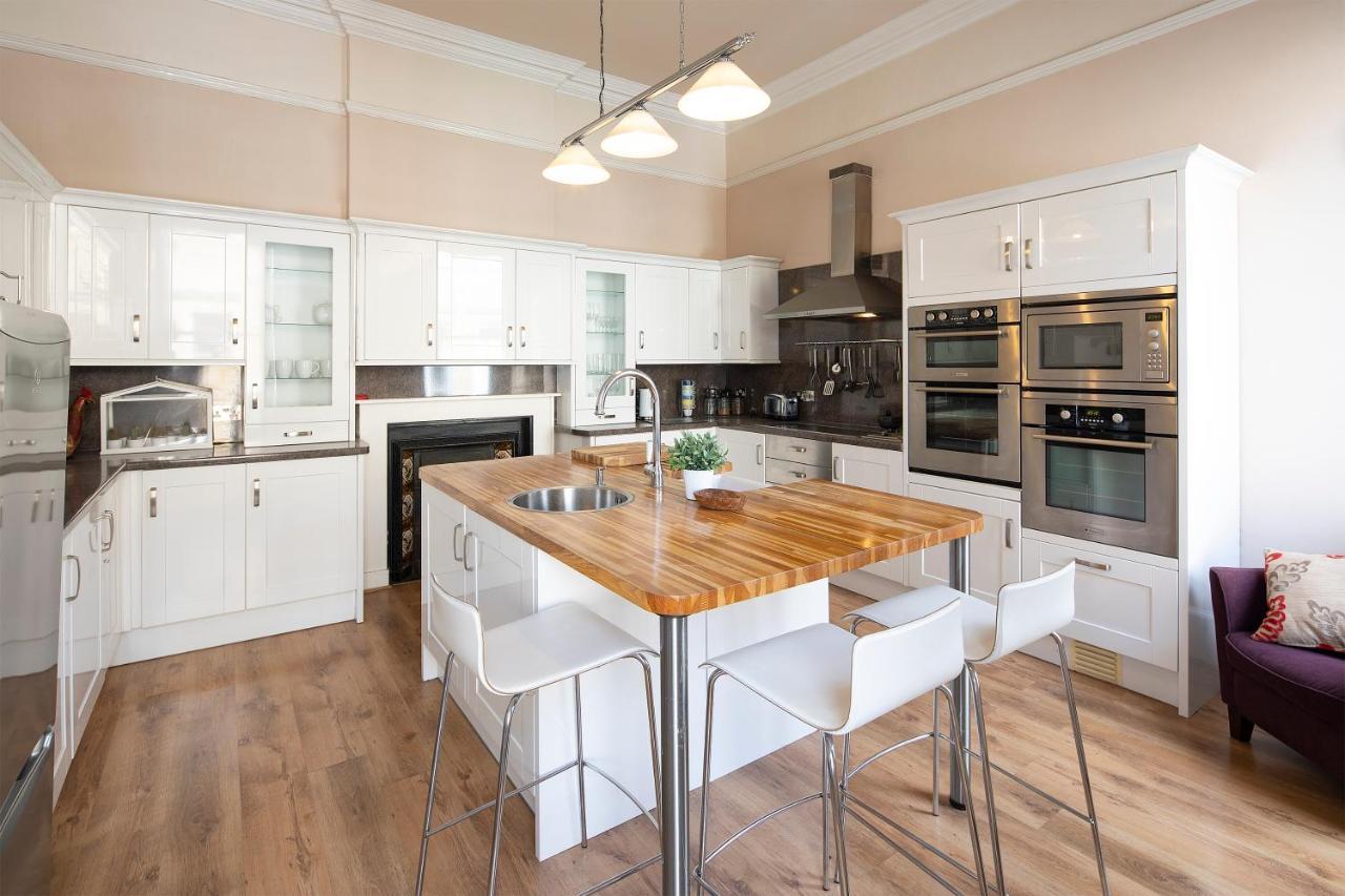 Stunning Spacious Near Parade Gardens Apartment Bath